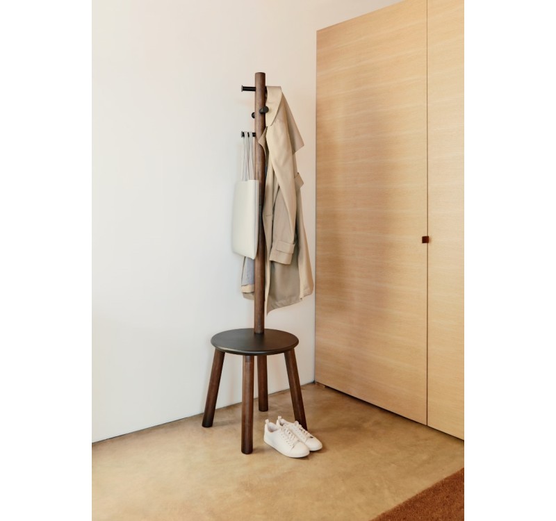 UMBRA wieszak ze stołkiem PILLAR - czarny orzech